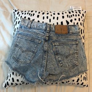 High waisted Levi shorts!!